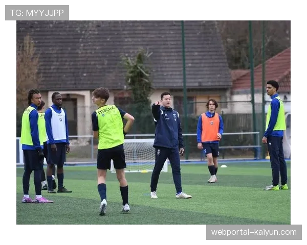 法甲薪资体系引发联赛生态讨论 巴黎依赖资本中小队靠青训